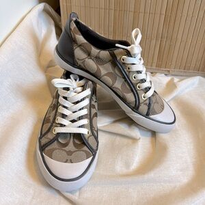 Coach womens Barrett 2 khaki/chestnut sneakers size 5